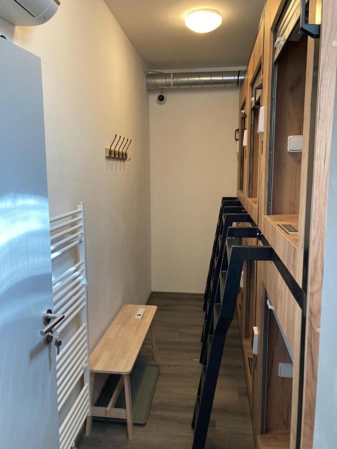 Capsule Hostel Erbenova Praga Zewnętrze zdjęcie