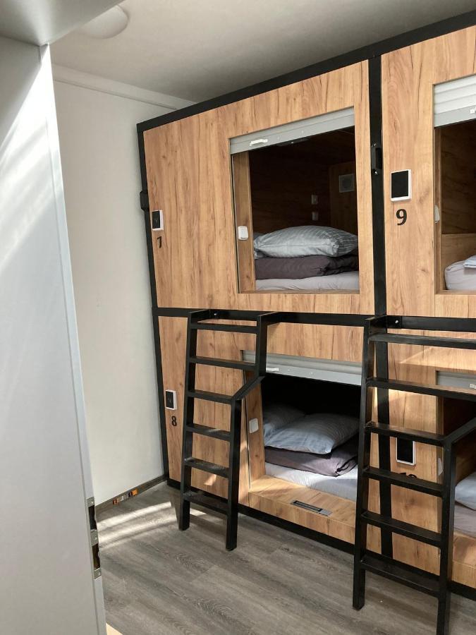 Capsule Hostel Erbenova Praga Zewnętrze zdjęcie